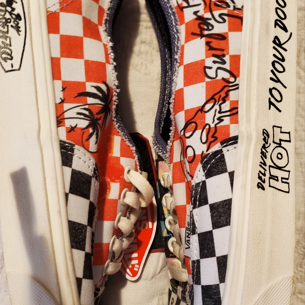 NWT Mens 9 1/2 'Stranger Things' Old Skool Vans - Picture 3 of 4